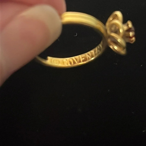 Sarah Coventry Vintage Gold Tone Twist Flower Red Gemstone Adjustable Ring - Picture 4 of 6